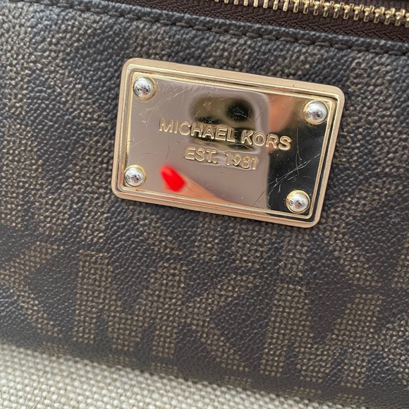 Michael Kors wristlet - Picture 2 of 2